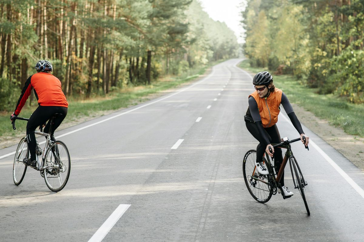 Co należy do obowiązkowego wyposażenia roweru? Sprawdź, zanim wyruszysz w trasę